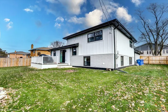 a picture of a wall with white walls