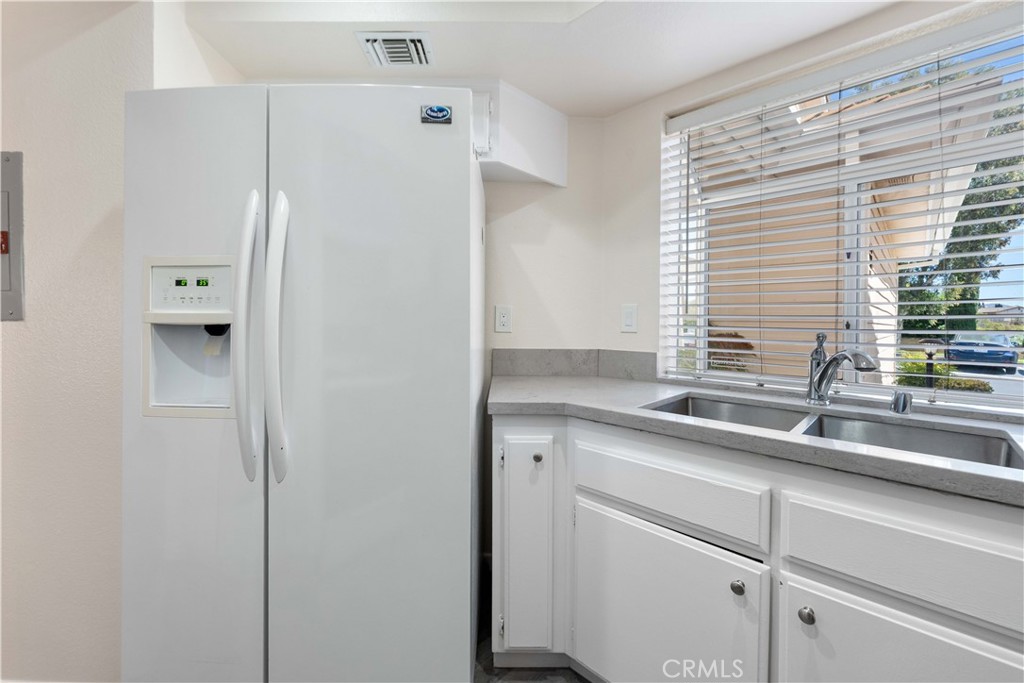 2762 Erringer Road, Unit 15 Simi Valley, CA 93065 - Photo 9 of 32 Gallery Image 9