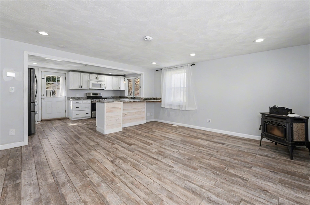 16 Meadowbank Road Billerica, MA 01821 - Photo 8 of 39