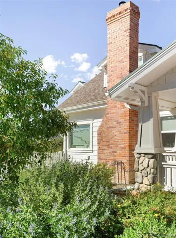 a view of a house with a small yard and plants