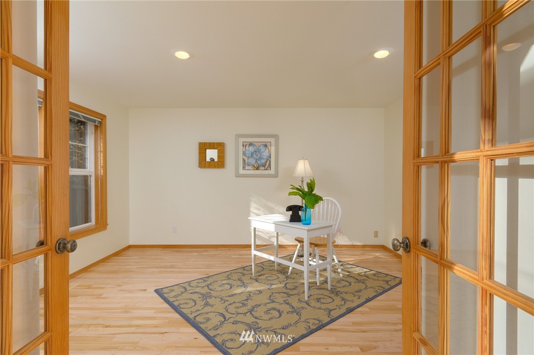 21170 President Point Road Northeast Kingston, WA 98346 - Photo 8 of 25 Gallery Image 8
