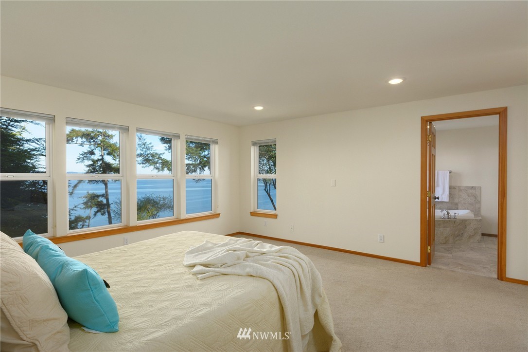 21170 President Point Road Northeast Kingston, WA 98346 - Photo 10 of 25 Gallery Image 10