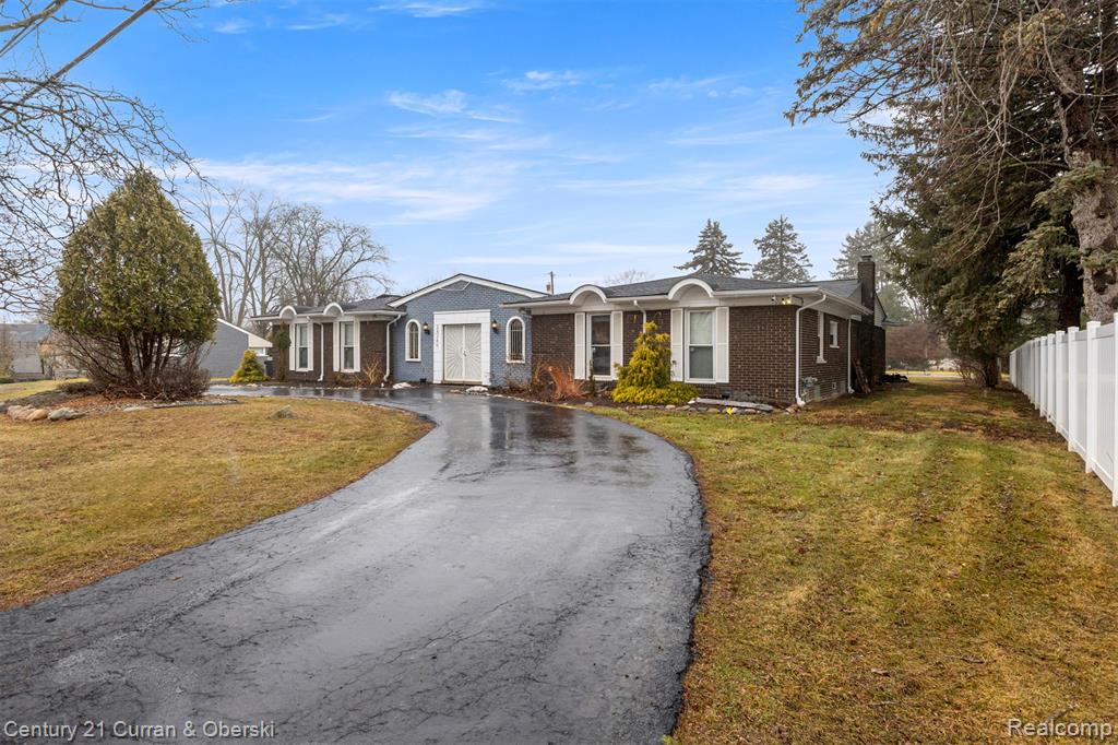 28249 Bell Road Southfield, MI 48034 - Photo 1 of 48 Gallery Image 1