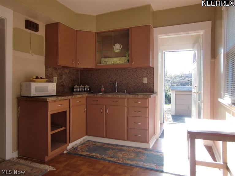 1054 Yellowstone Road Cleveland, OH 44121 - Photo 6 of 19