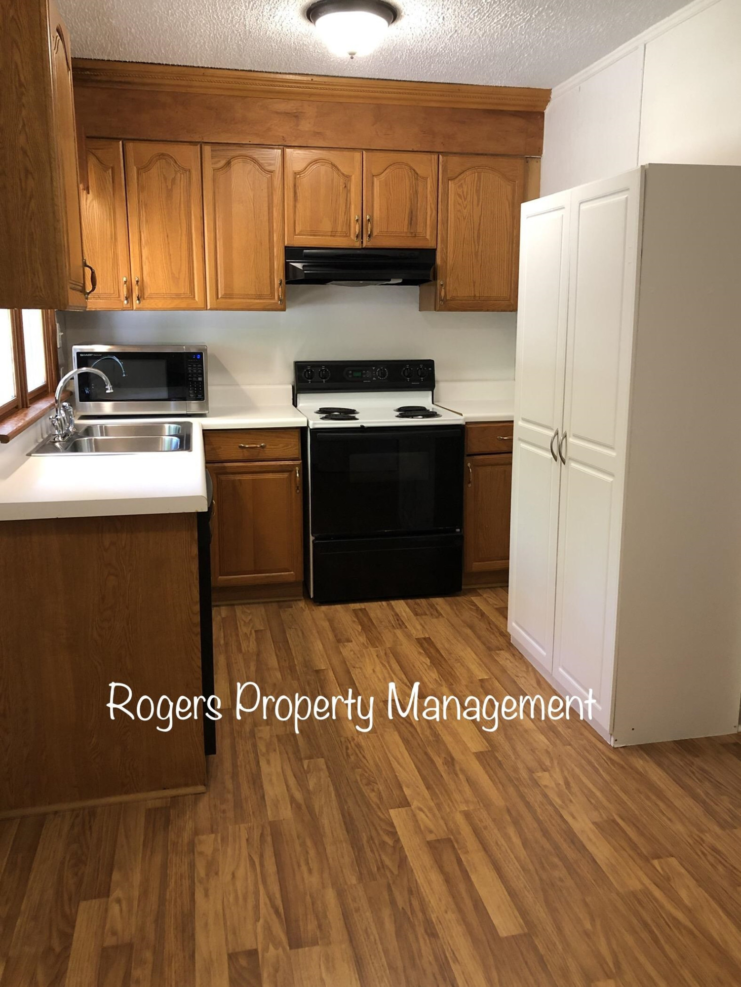 5409 Bobbitt Road Apex, NC 27539 - Photo 5 of 19 a kitchen with a refrigerator and a stove