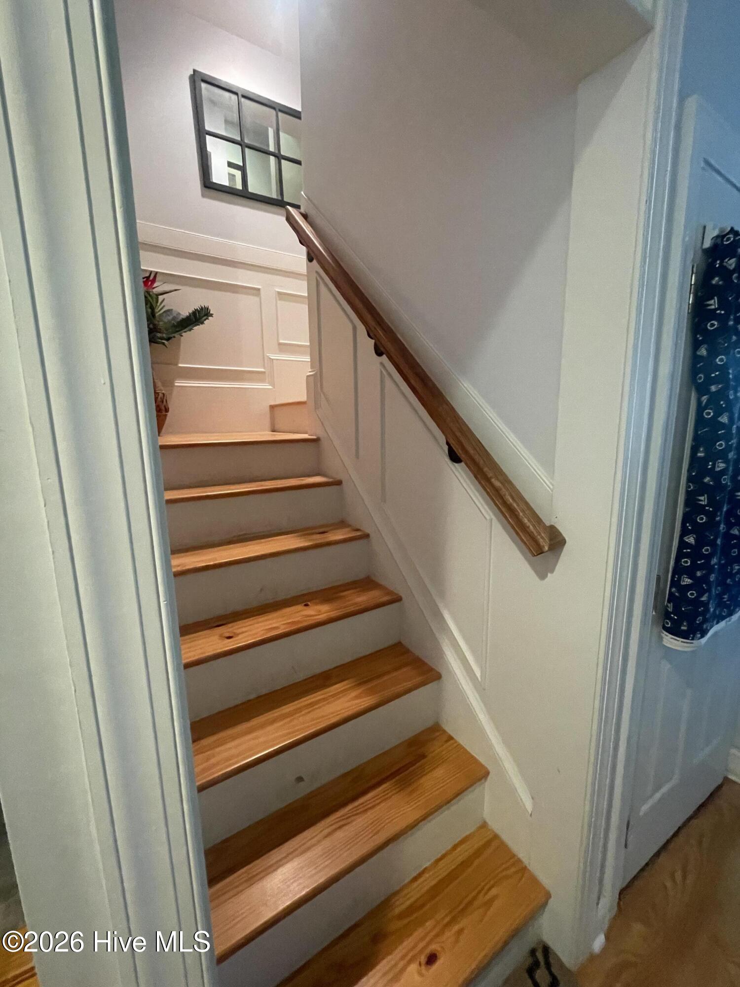97 Woodbury Road Elizabethtown, NC 28337 - Photo 11 of 26 Tailored staircase - beautiful panel moulding