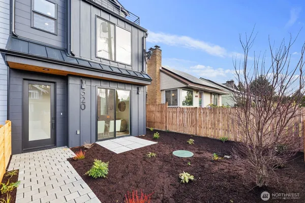 $999,900 | 520 North 102nd Street, Seattle, WA 98133