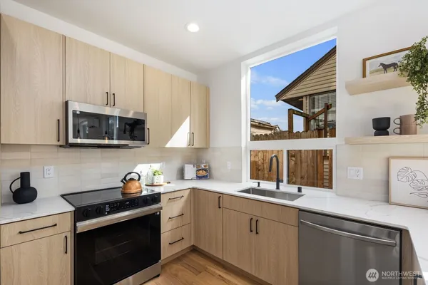 $999,900 | 520 North 102nd Street, Seattle, WA 98133