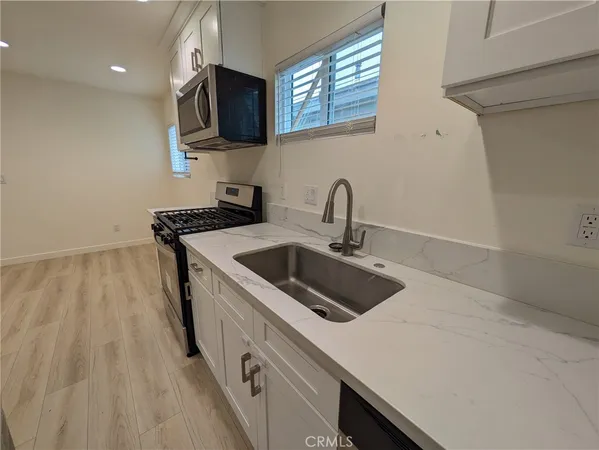 $2,100 | 200 East Phillips Street, Unit 202, Ontario, CA 91761