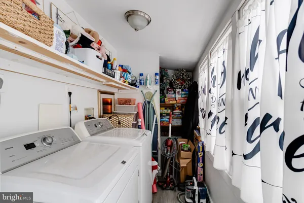 a en suite bathroom with a sink and a mirror