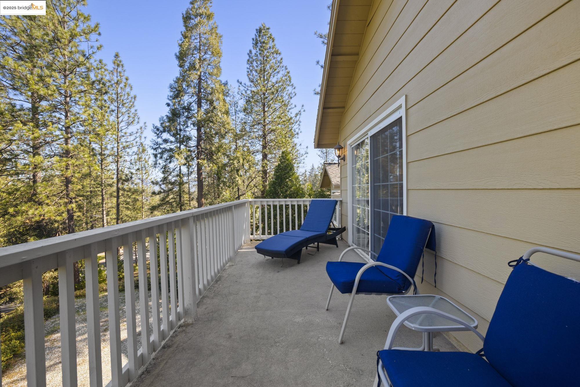 12080 Breckenridge Road Groveland, CA 95321 - Photo 25 of 48 a view of balcony with chairs