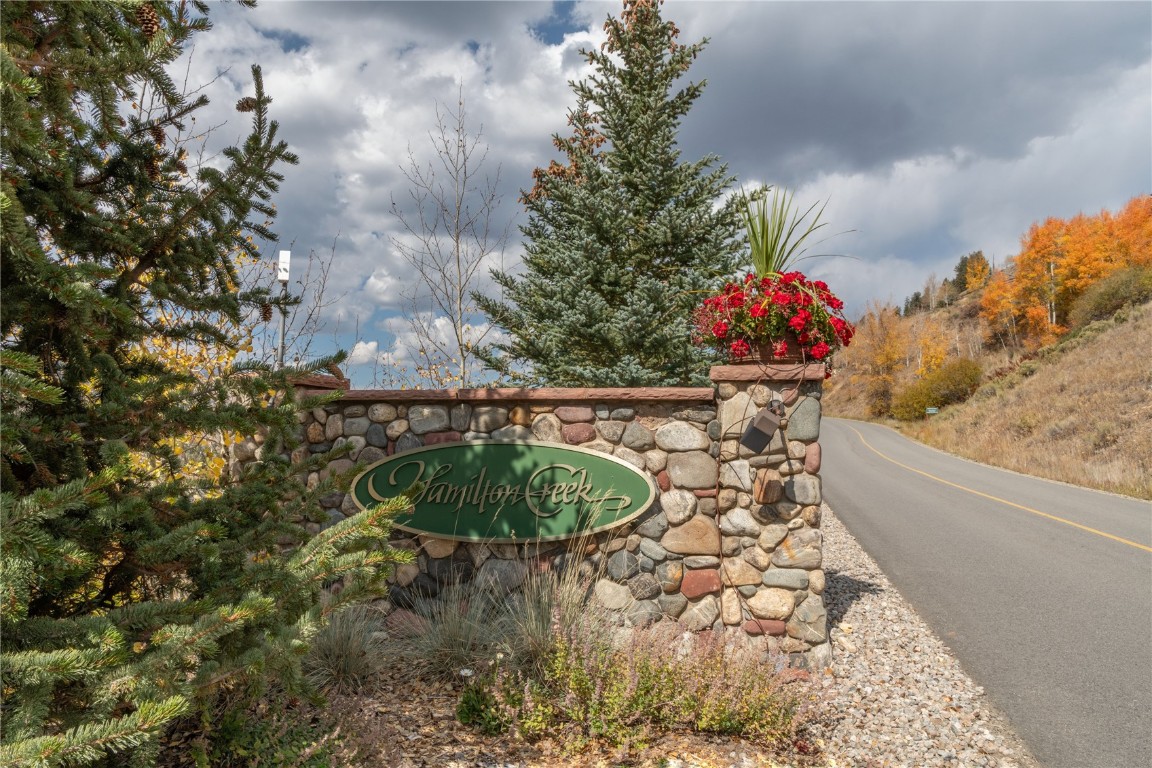 2206 Hamilton Creek Road Silverthorne, CO 80498 - Photo 37 of 39 View of community / neighborhood sign