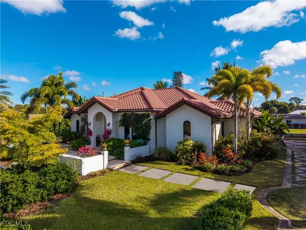 $778,000 | 1971 Mitchell Avenue, Alva, FL 33920