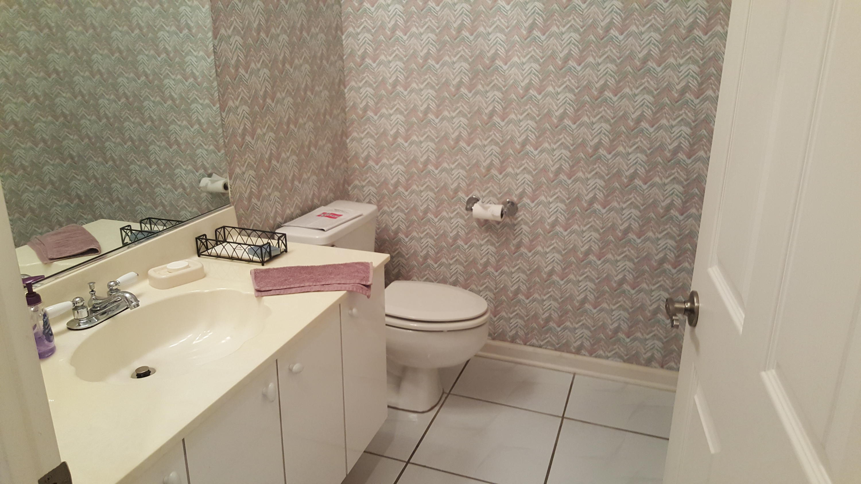 7244 Via Palomar Boca Raton, FL 33433 - Photo 8 of 14 POWDER ROOM