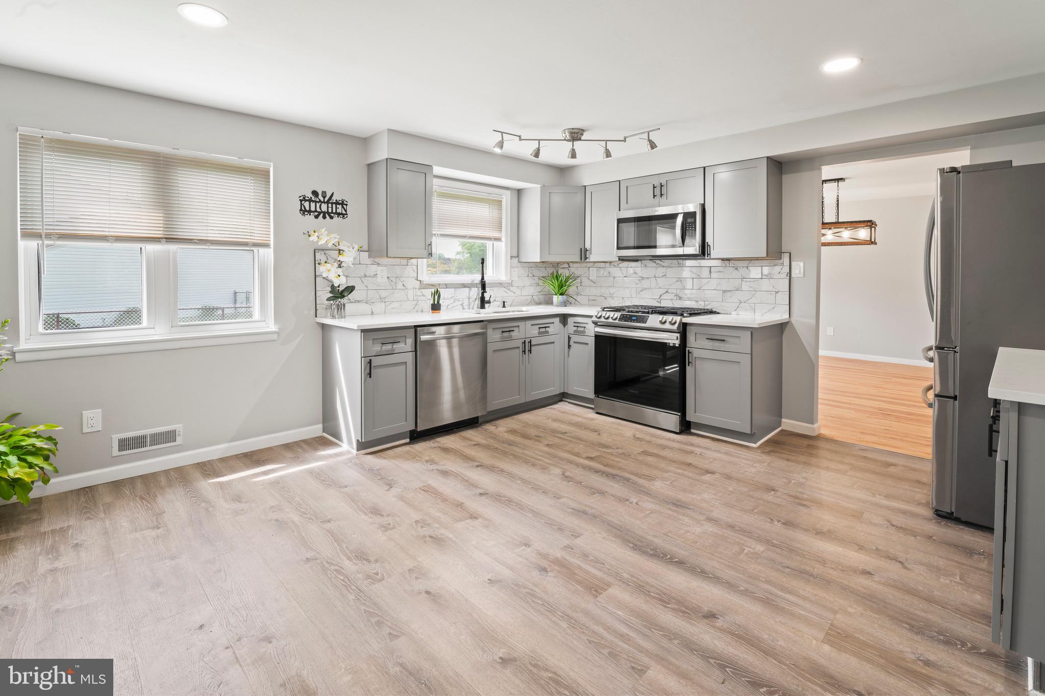 150 Kelly Driver Road Clementon, NJ 08021 - Photo 19 of 67 Eat-in Kitchen