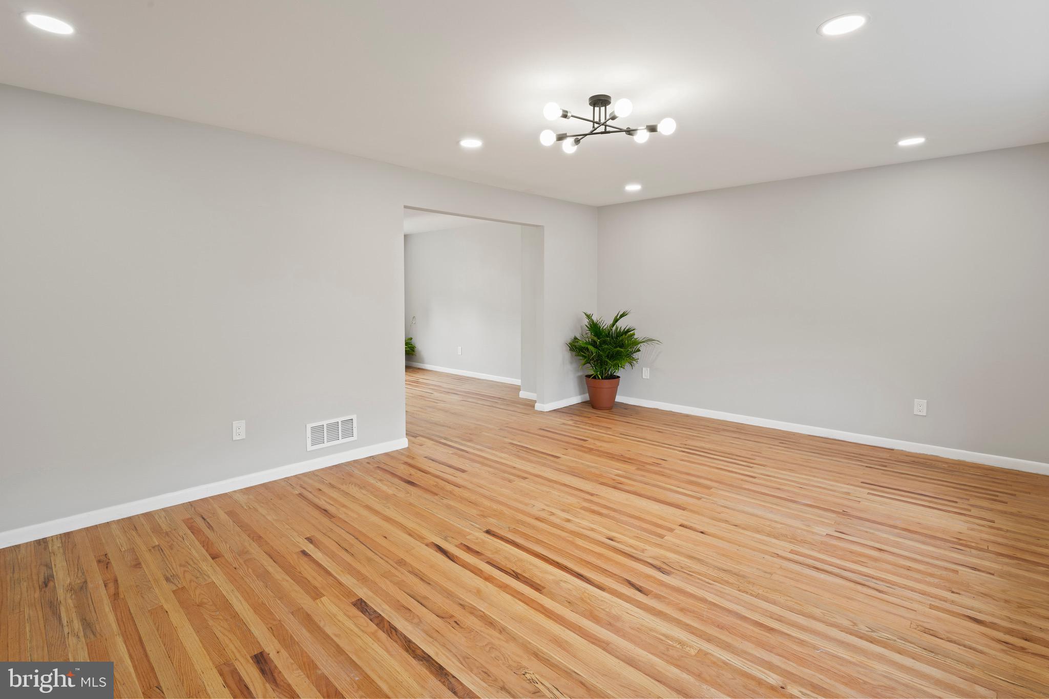 150 Kelly Driver Road Clementon, NJ 08021 - Photo 8 of 67 Living Room