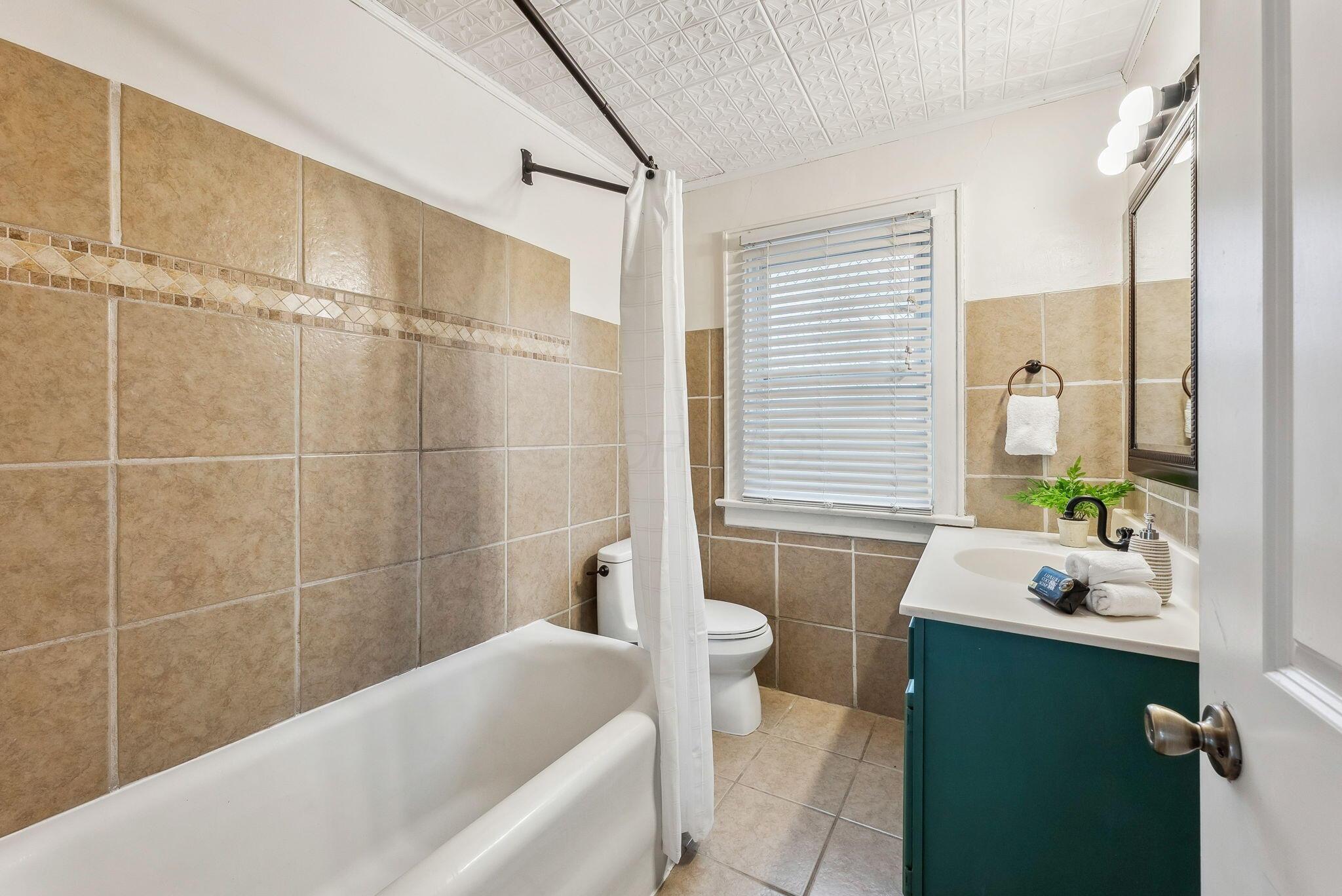 215 East Weber Road Columbus, OH 43202 - Photo 13 of 32 Full Bathroom
