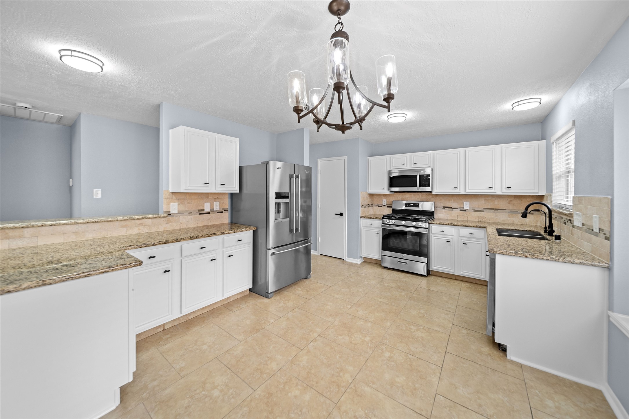 6627 Greenhouse Road Katy, TX 77449 - Photo 7 of 23 Kitchen