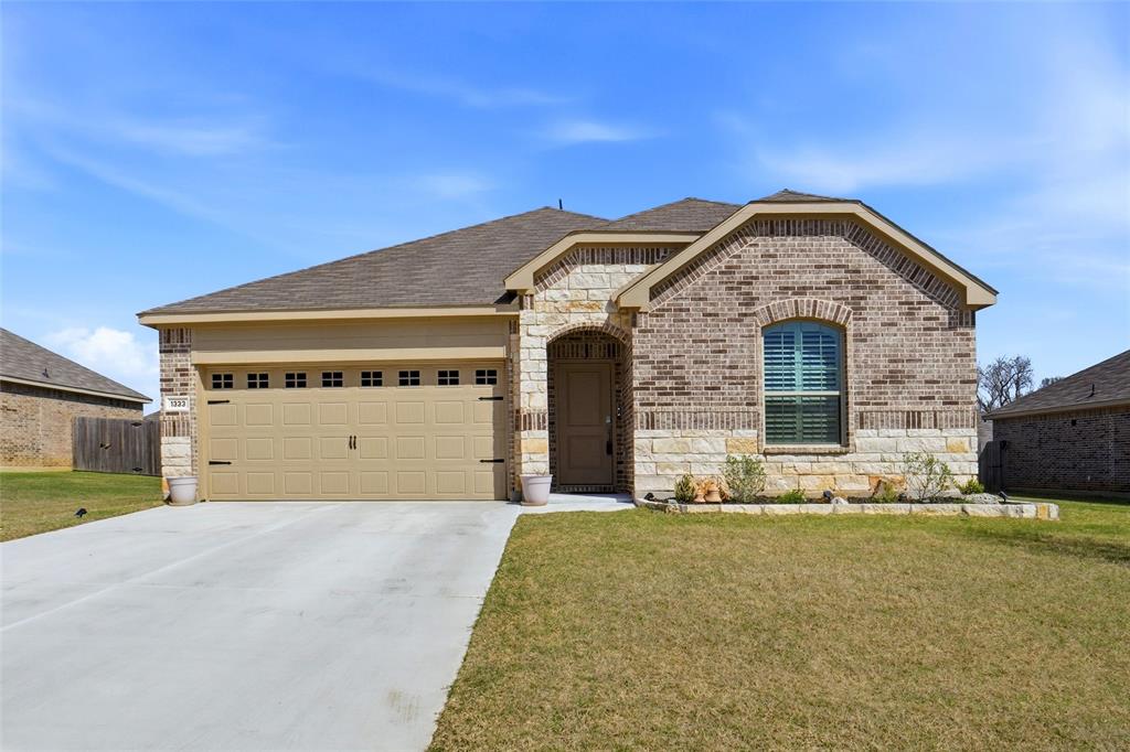 1333 Almond Road Azle, TX 76020 - Photo 2 of 25