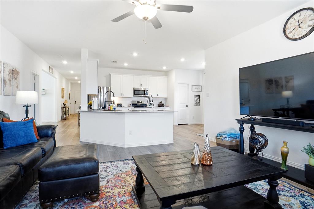 1333 Almond Road Azle, TX 76020 - Photo 5 of 25