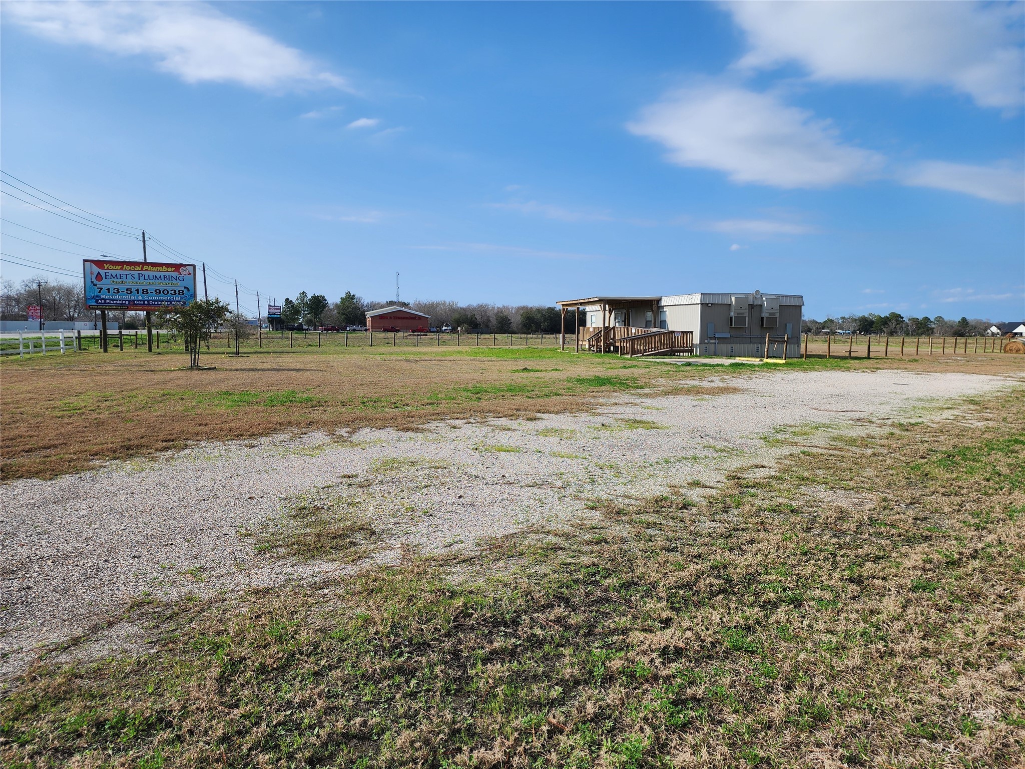 3373 East Highway 6 Alvin, TX 77511 - Photo 2 of 28 a view of an ocean and beach