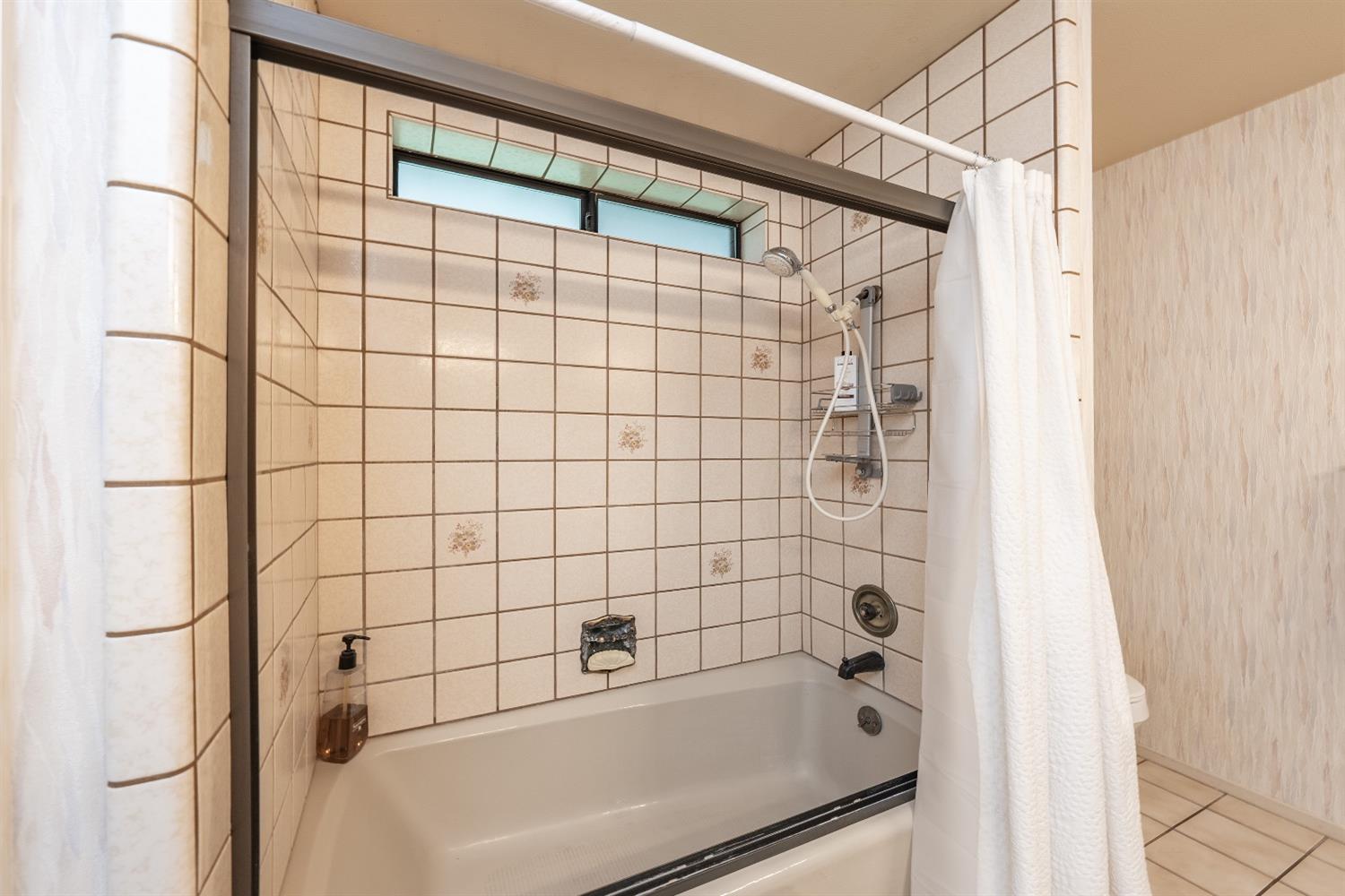 28 Seasons Court Madera, CA 93637 - Photo 27 of 47 a bathroom with a bathtub and shower