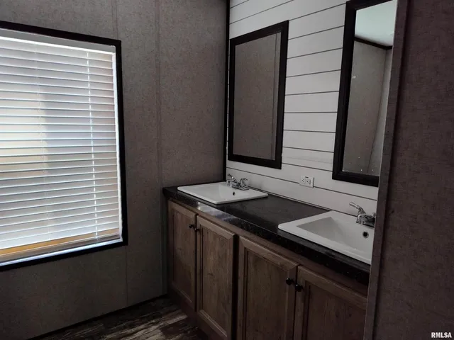 $149,000 | 1207 Southwest 6th Street, Fairfield, IL 62837