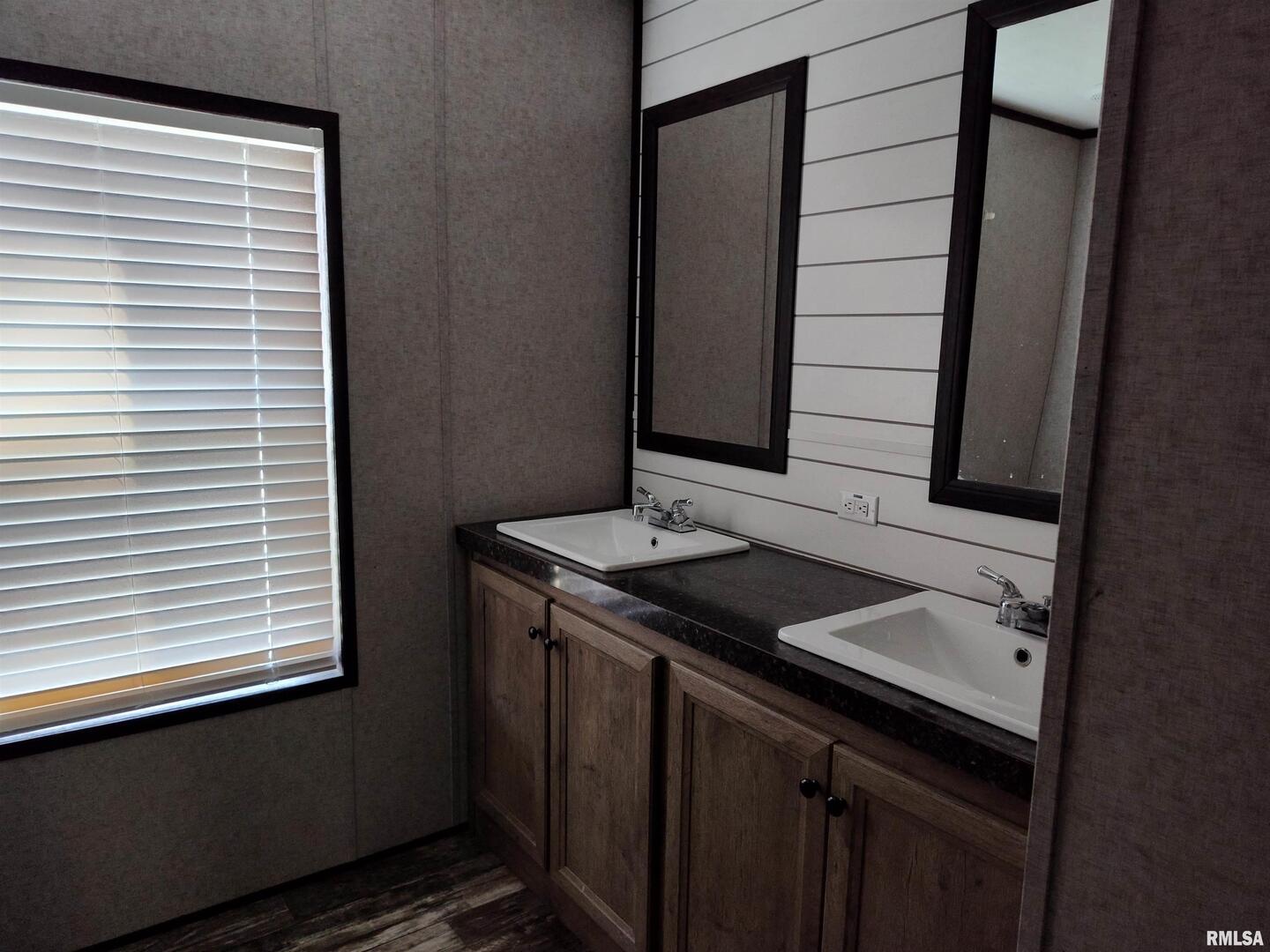 1207 Southwest 6th Street Fairfield, IL 62837 - Photo 18 of 24