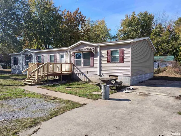 $139,000 | 1207 Southwest 6th Street, Fairfield, IL 62837