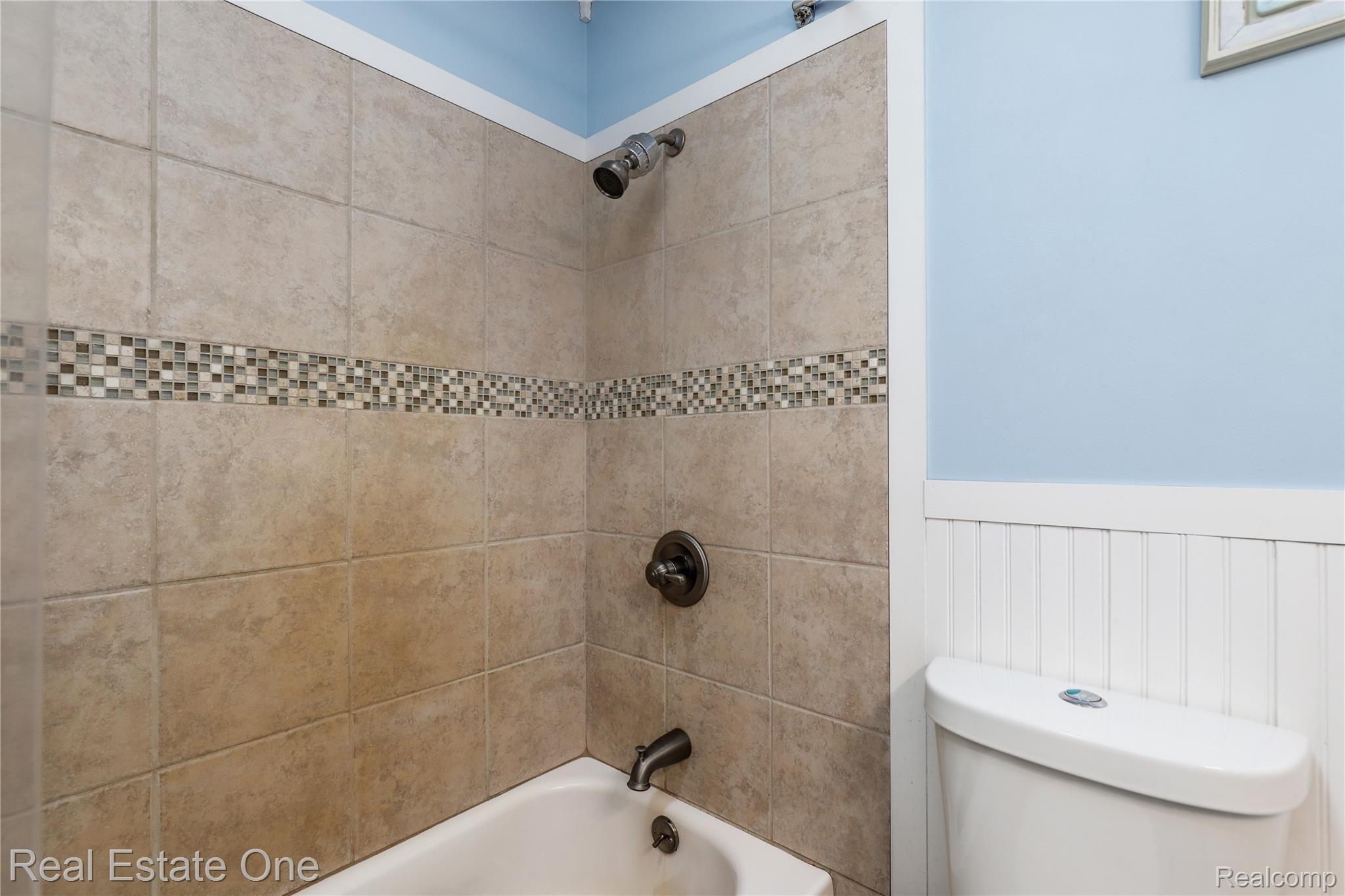 6645 Dunn Road Howell, MI 48855 - Photo 30 of 47 Updated Shared Bathroom