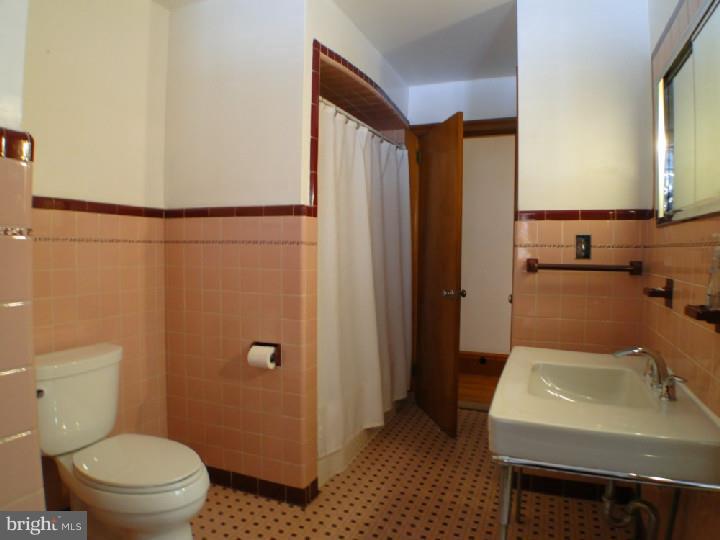178 Ewart Road Avondale, PA 19311 - Photo 18 of 23 Bathroom