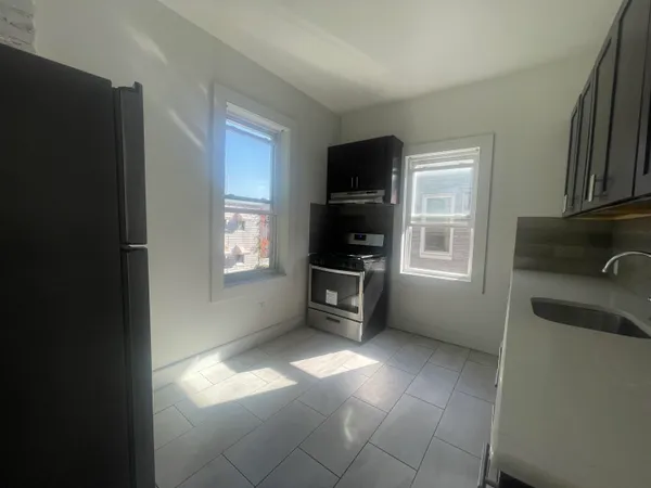 $2,150 | 18 Warner Avenue, Unit 2, Jersey City, NJ 07305