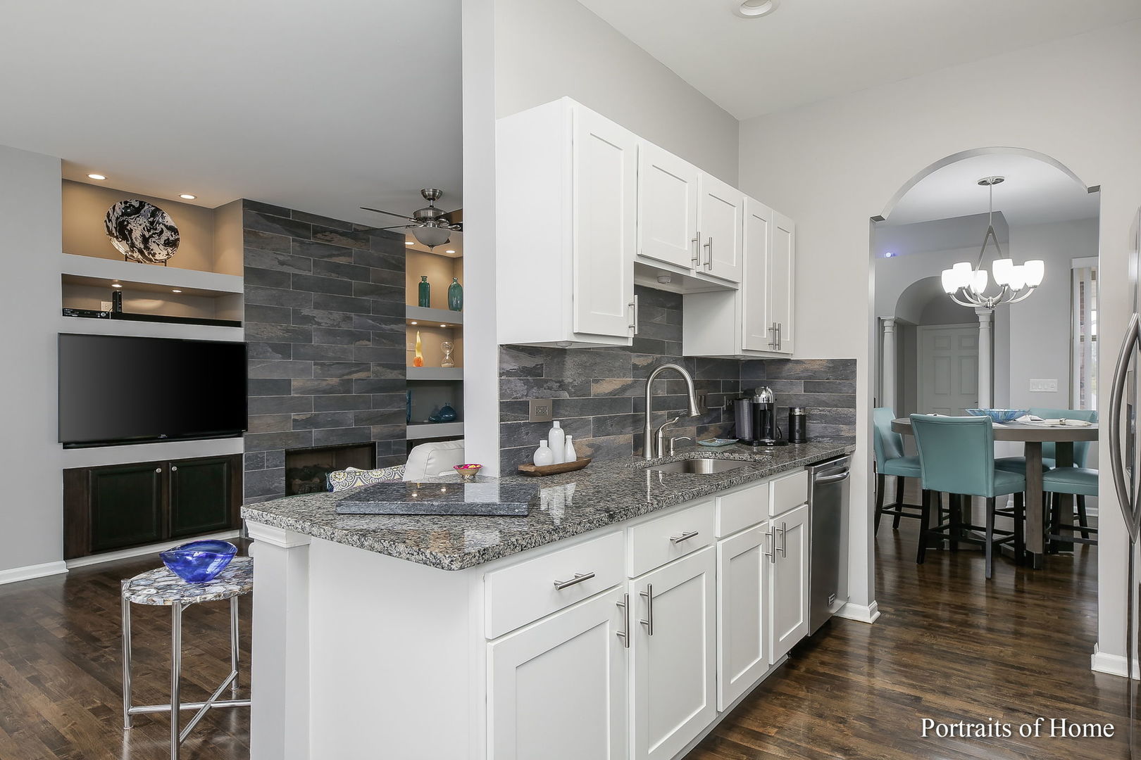 757 St Johns Place Addison, IL 60101 - Photo 9 of 26 Gallery Image 9