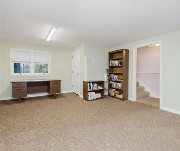 a view of livingroom with furniture