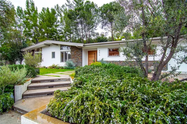 $1,999,950 | 4676 Arriba Drive, Tarzana, CA 91356