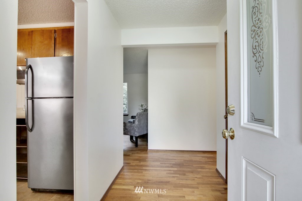 14716 180th Avenue Southeast Renton, WA 98059 - Photo 9 of 23