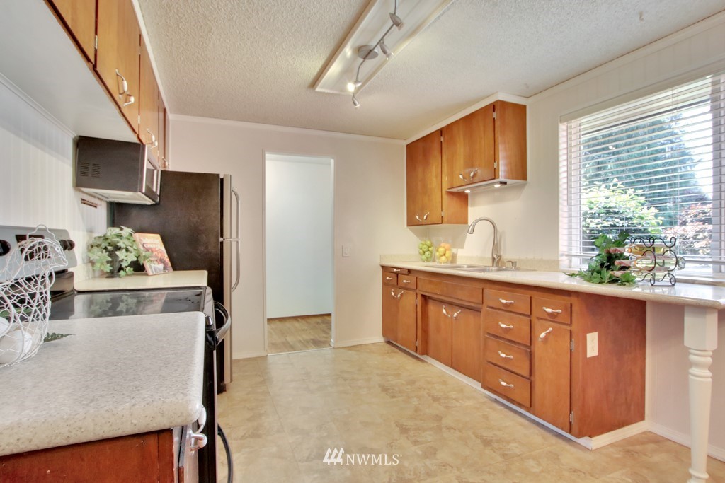 14716 180th Avenue Southeast Renton, WA 98059 - Photo 10 of 23
