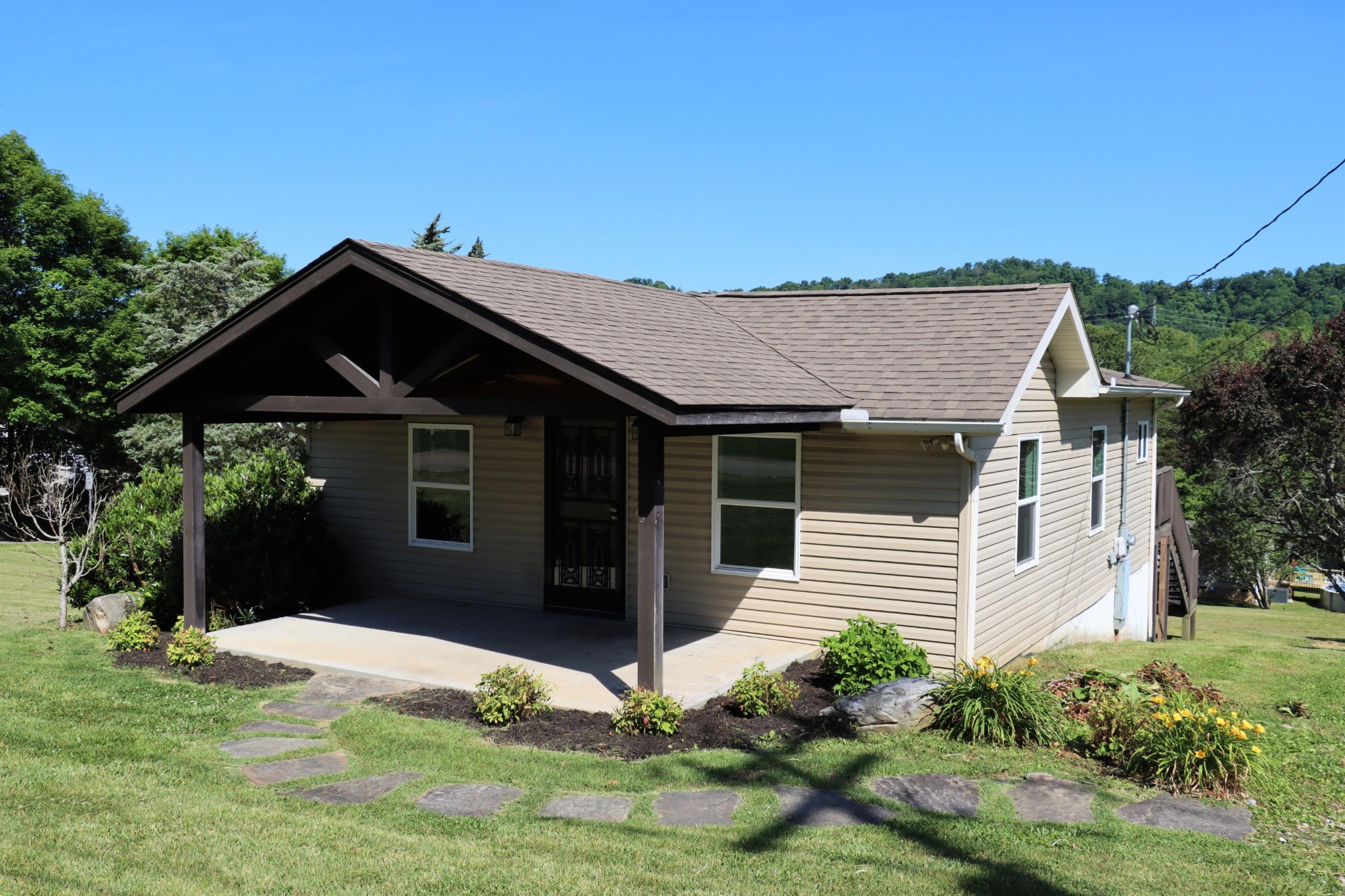 5901 Carter Road Knoxville, TN 37918 - Photo 1 of 19 Gallery Image 1