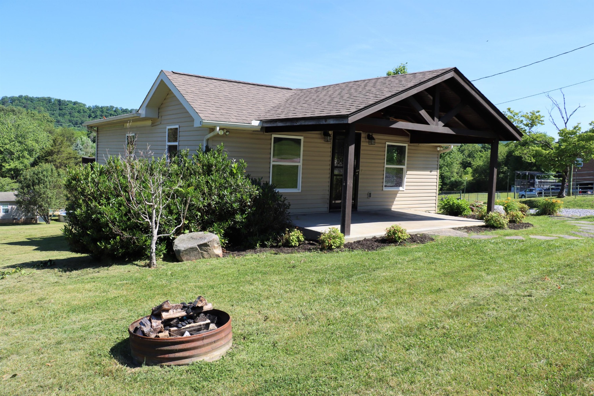 5901 Carter Road Knoxville, TN 37918 - Photo 2 of 19 Gallery Image 2