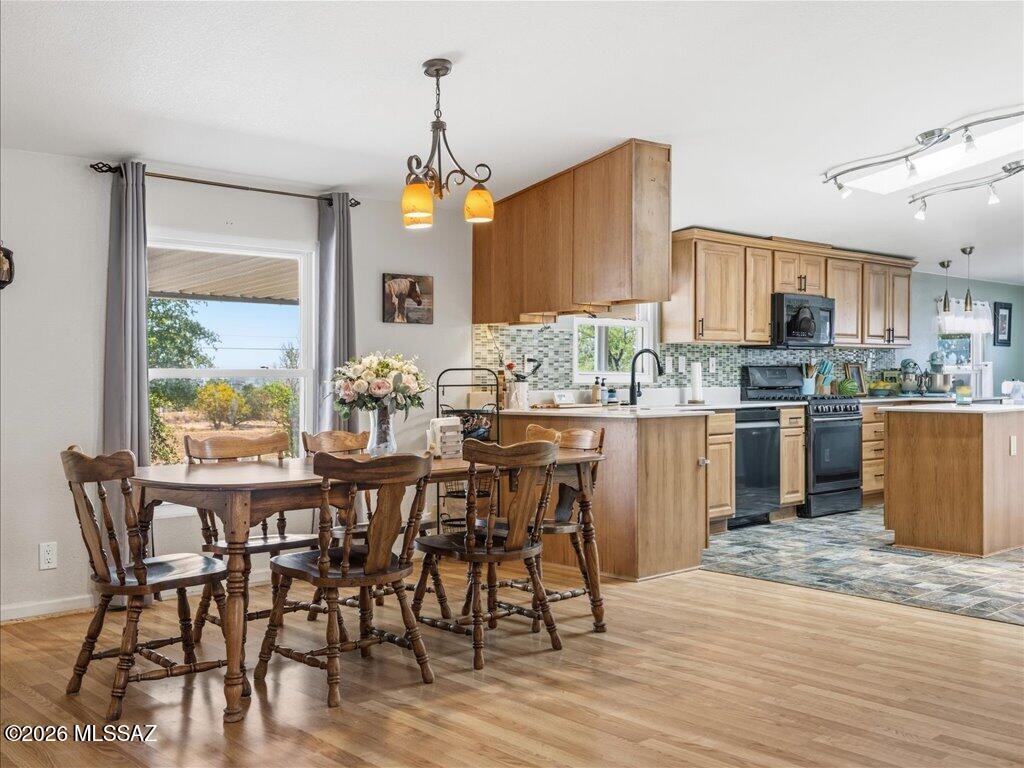 424 North Salero View Road Vail, AZ 85641 - Photo 7 of 35 Dining