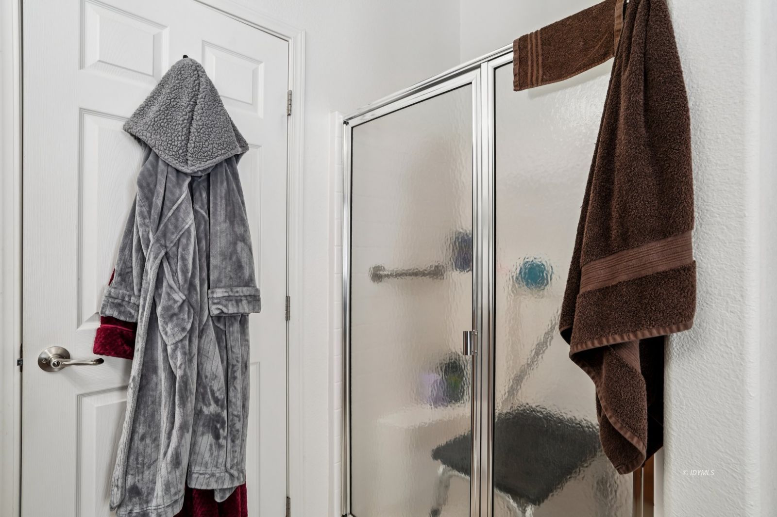 25001 Rim Rock Road Idyllwild, CA 92549 - Photo 32 of 50 a bathroom with a shower