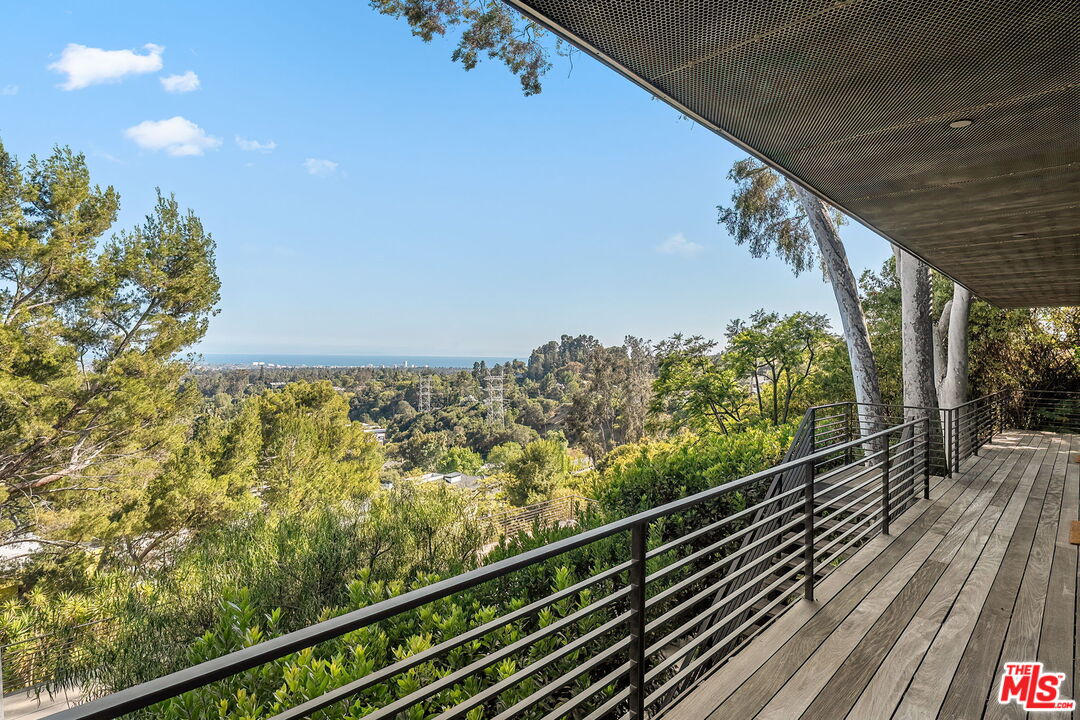 901 Kenter Way Los Angeles, CA 90049 - Photo 17 of 31
