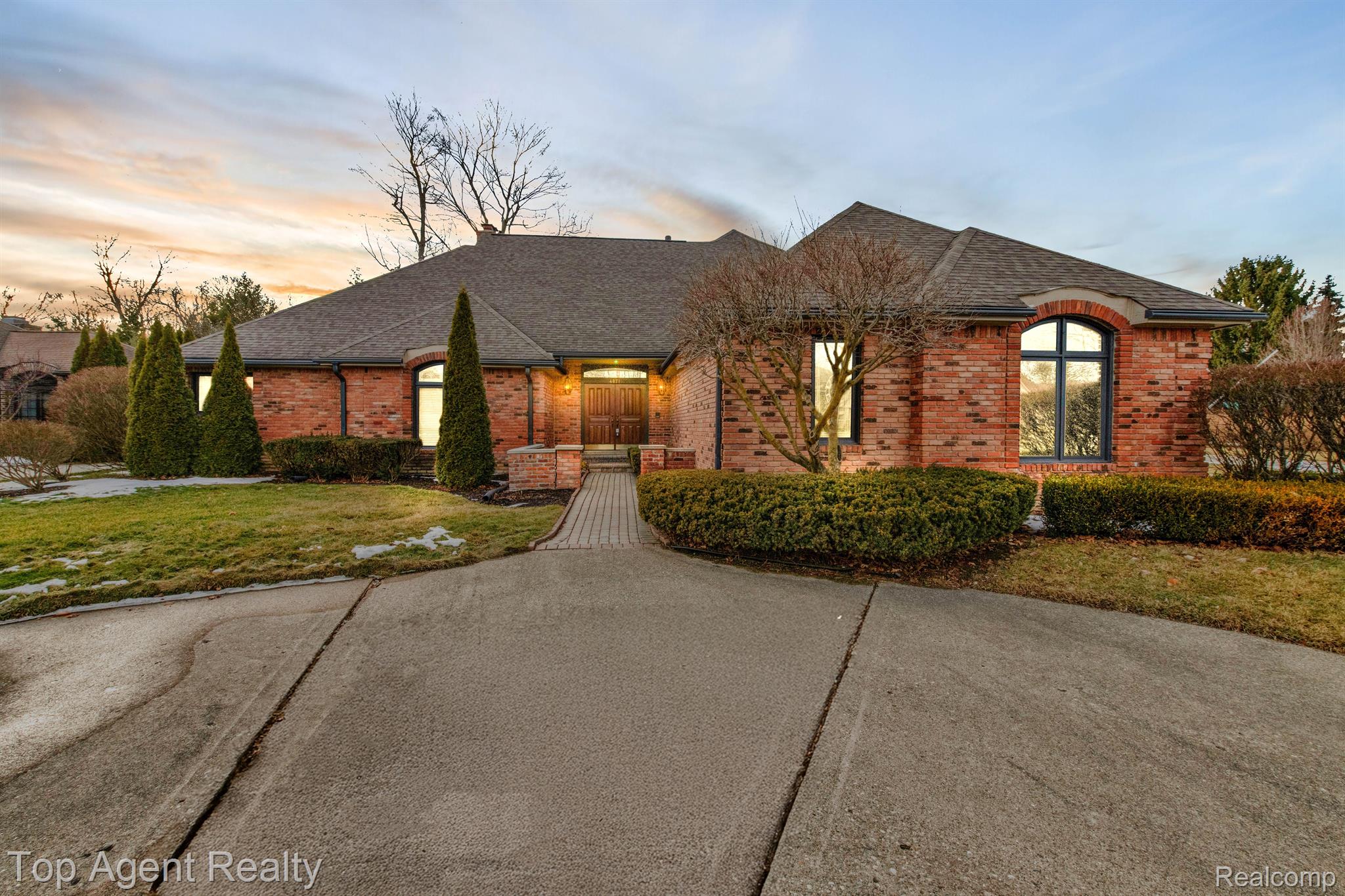 4871 Rivers Edge Drive Troy, MI 48098 - Photo 1 of 48