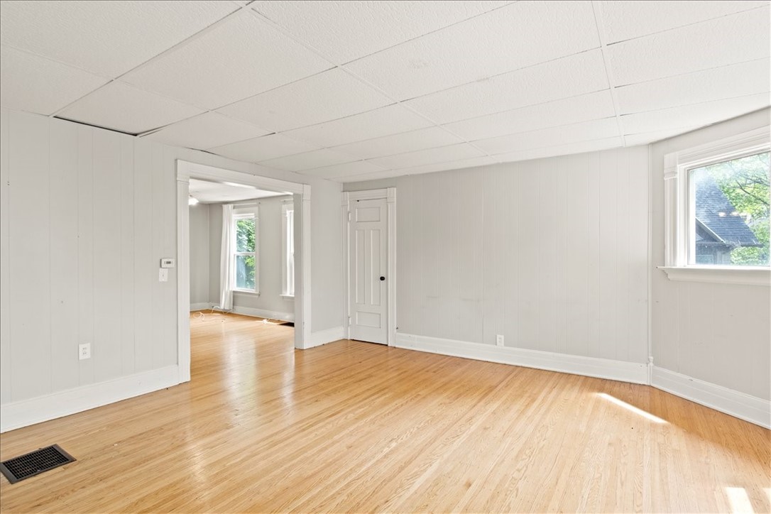 262 Pearl Street Rochester, NY 14607 - Photo 23 of 35