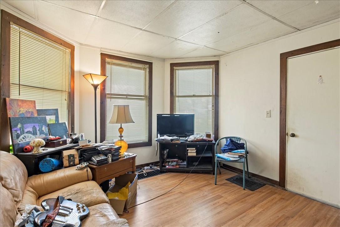 262 Pearl Street Rochester, NY 14607 - Photo 6 of 35