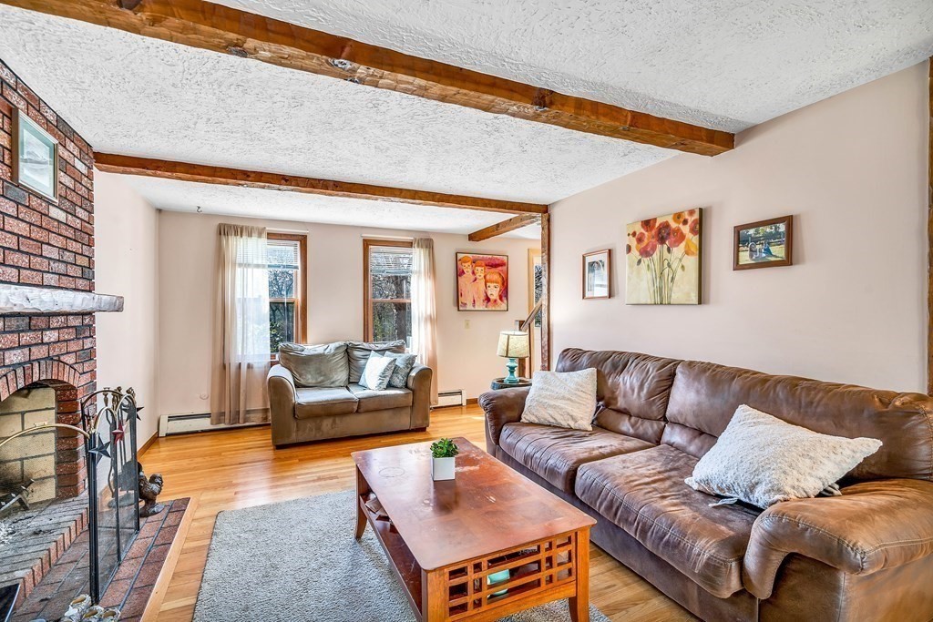 36 Autumn Road Lunenburg, MA 01462 - Photo 5 of 29 a living room with furniture and a couch