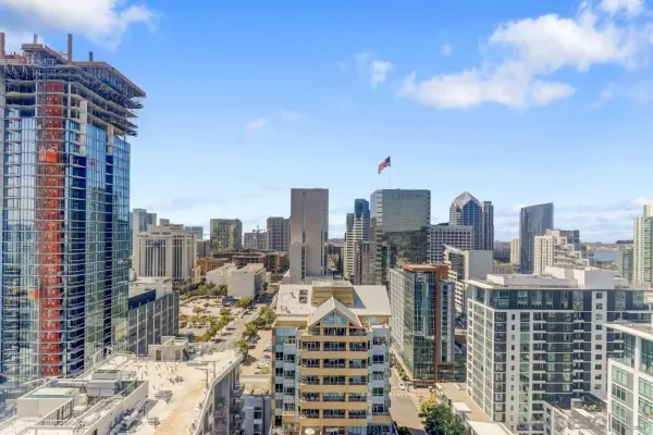 $3,595 | 300 West Beech Street, Unit 2101, San Diego, CA 92101