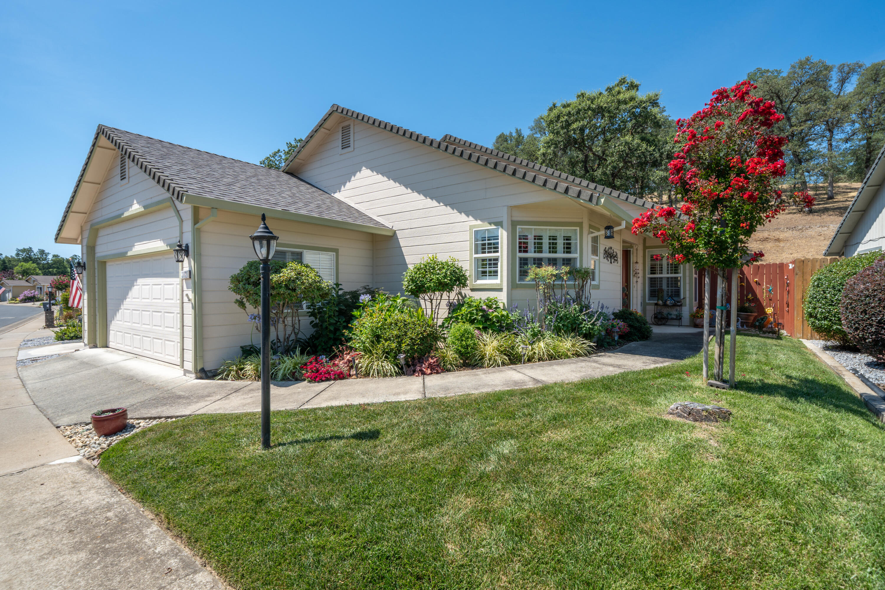 302 Mammoth Path Redding, CA 96003 - Photo 3 of 43 302 Mammoth Path-7