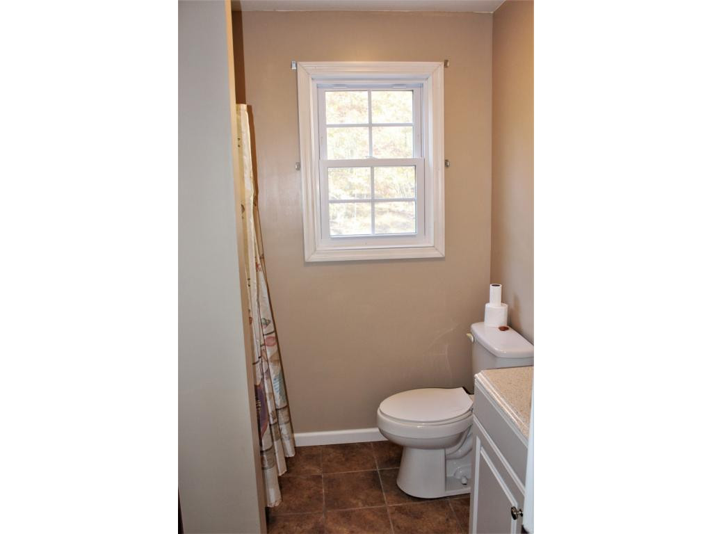 14194 Yuma Road Gate City, VA 24251 - Photo 25 of 32 Upstairs full bath