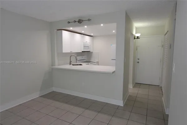 $1,800 | 4550 Northwest 9th Street, Unit 811E, Miami, FL 33126